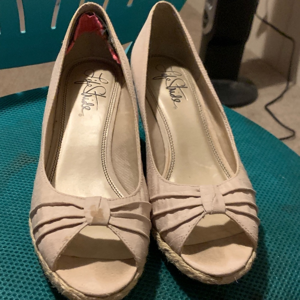 Cream women’s high heels size 9